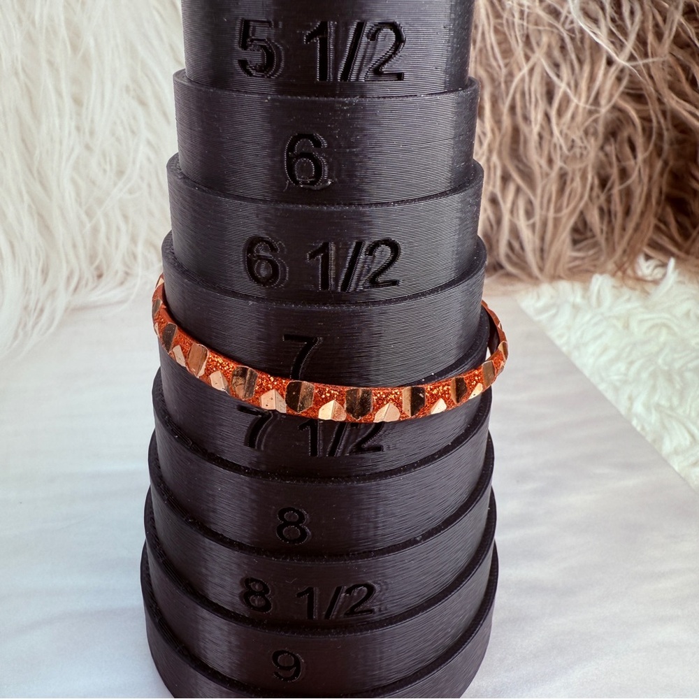 Beautiful set of 2 small bangle bracelets - Picture 8 of 12